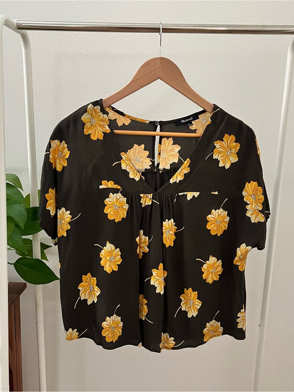Madewell Moss Green Top with Yellow Floral Print V-Neck Short Sleeve, Size S